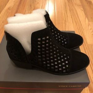 NWOT Vince Camuto Phoetiena Black Suede Booties